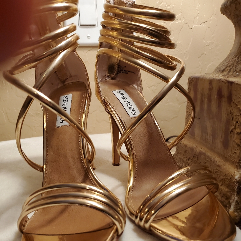 Steve Madden Gold Pump